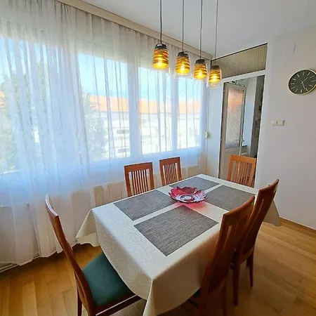 Apartment Iadera *